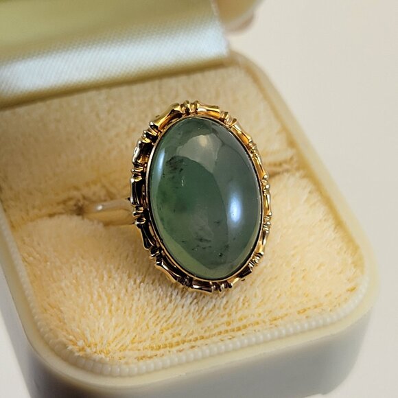Vintage Beautiful 14K & Oval Bezel Set Cabochon Green Jade Ring Hallmarked - Picture 4 of 8